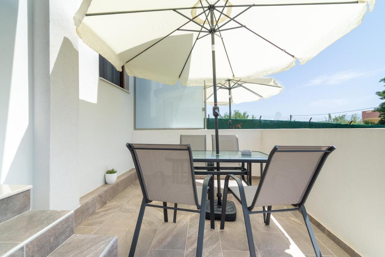 Cozy House With Pool Near Beach Gazi Extérieur photo